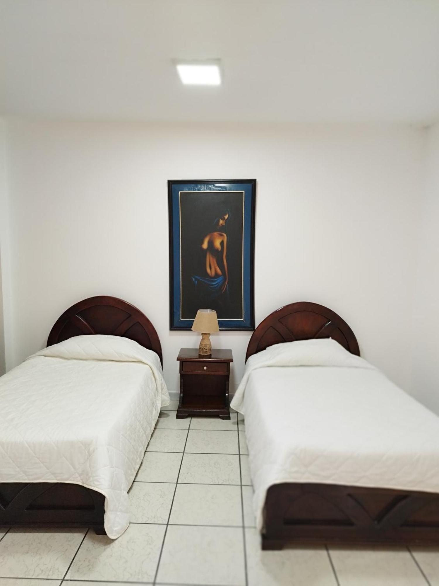 Hotel Puerta Del Sol 산토 도밍고 데 로스 콜로라도스 외부 사진