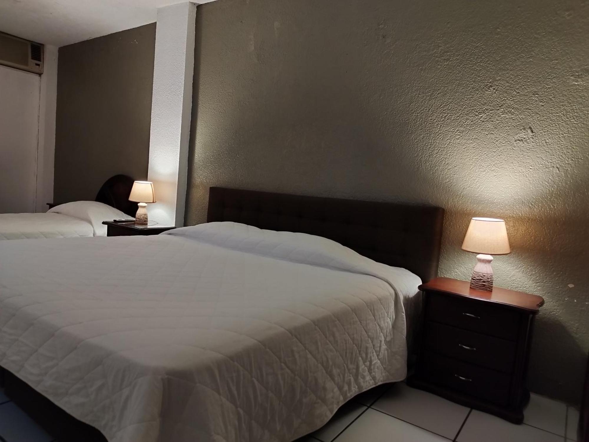 Hotel Puerta Del Sol 산토 도밍고 데 로스 콜로라도스 외부 사진