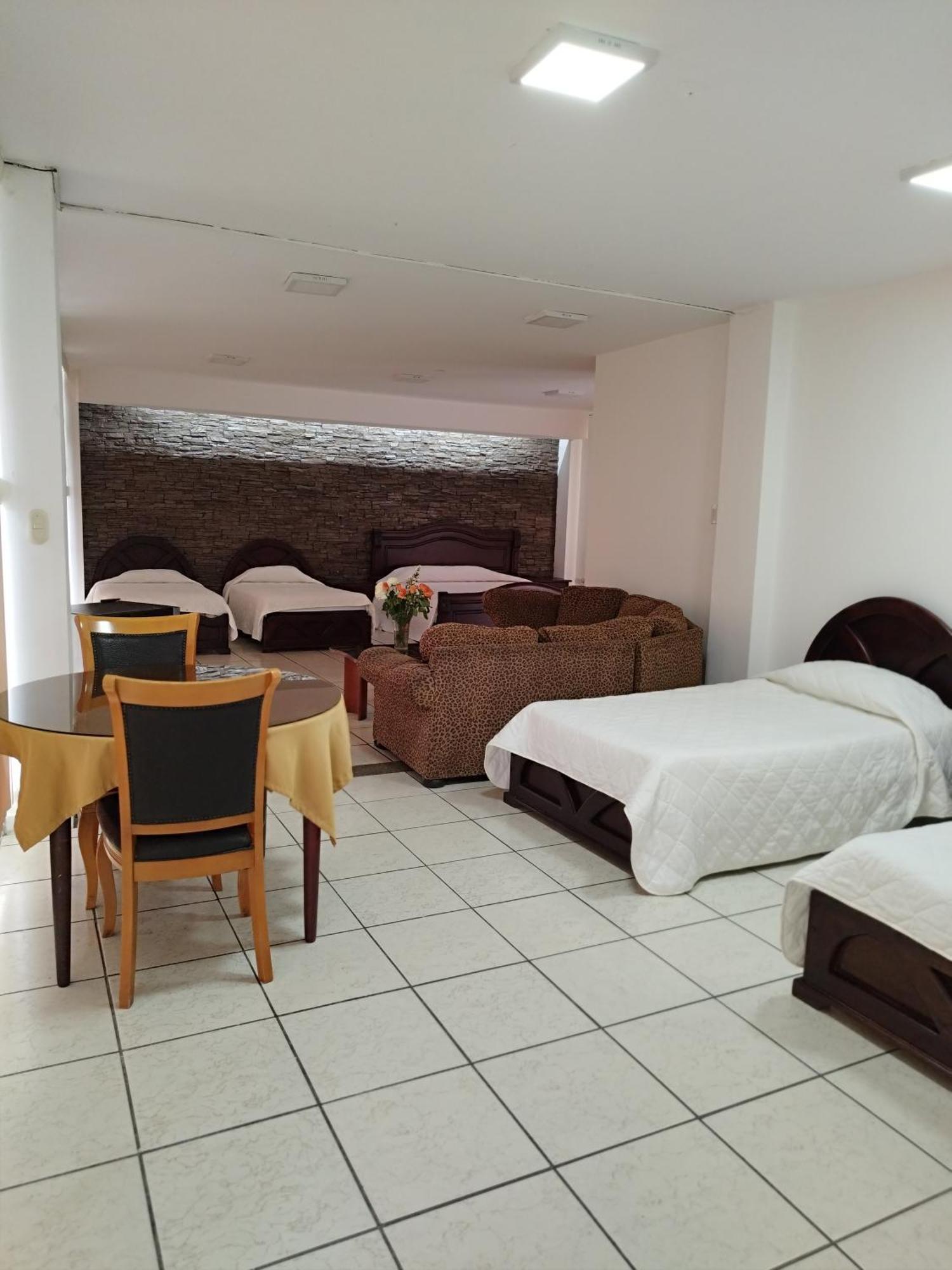 Hotel Puerta Del Sol 산토 도밍고 데 로스 콜로라도스 외부 사진