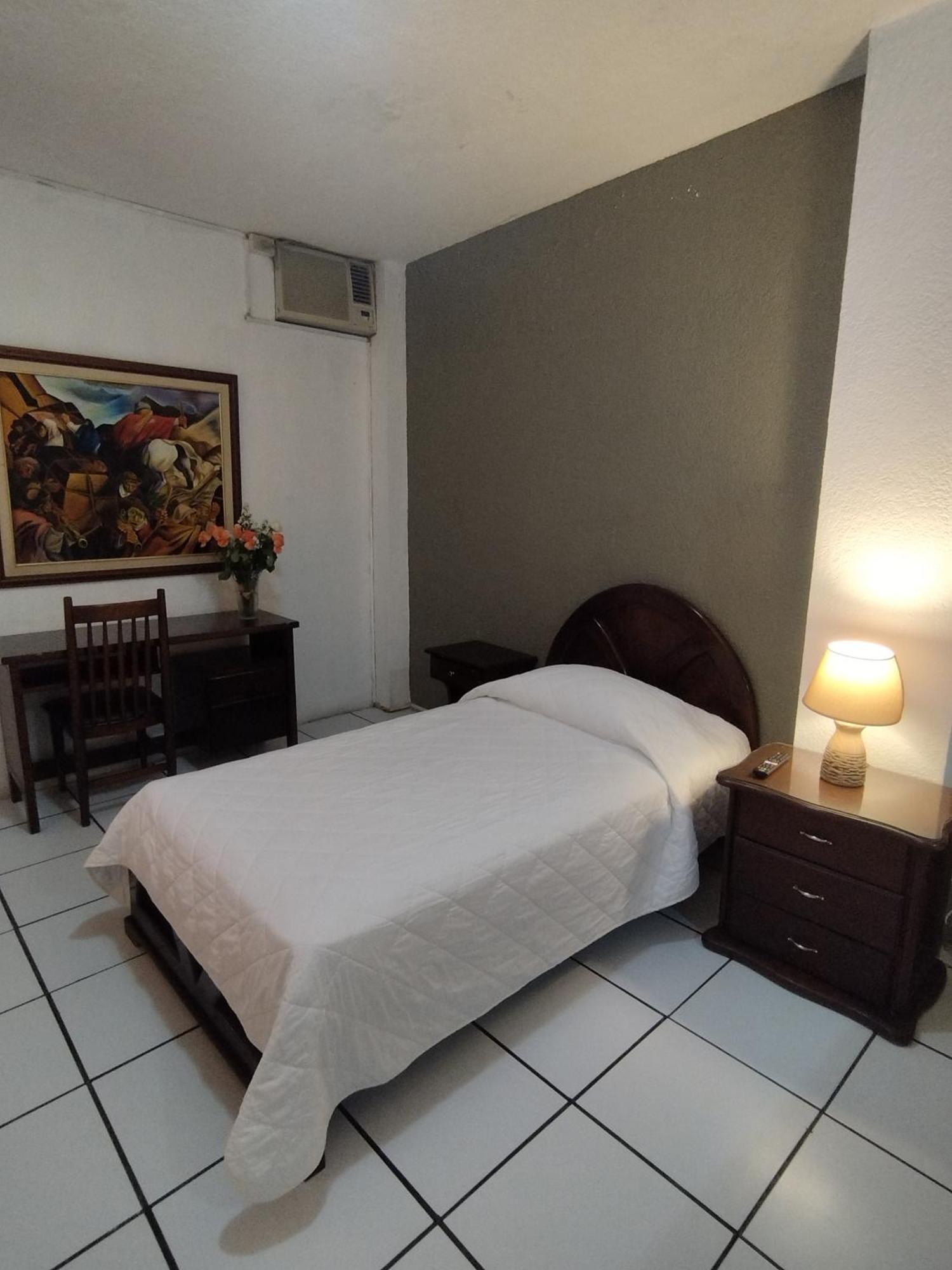 Hotel Puerta Del Sol 산토 도밍고 데 로스 콜로라도스 외부 사진