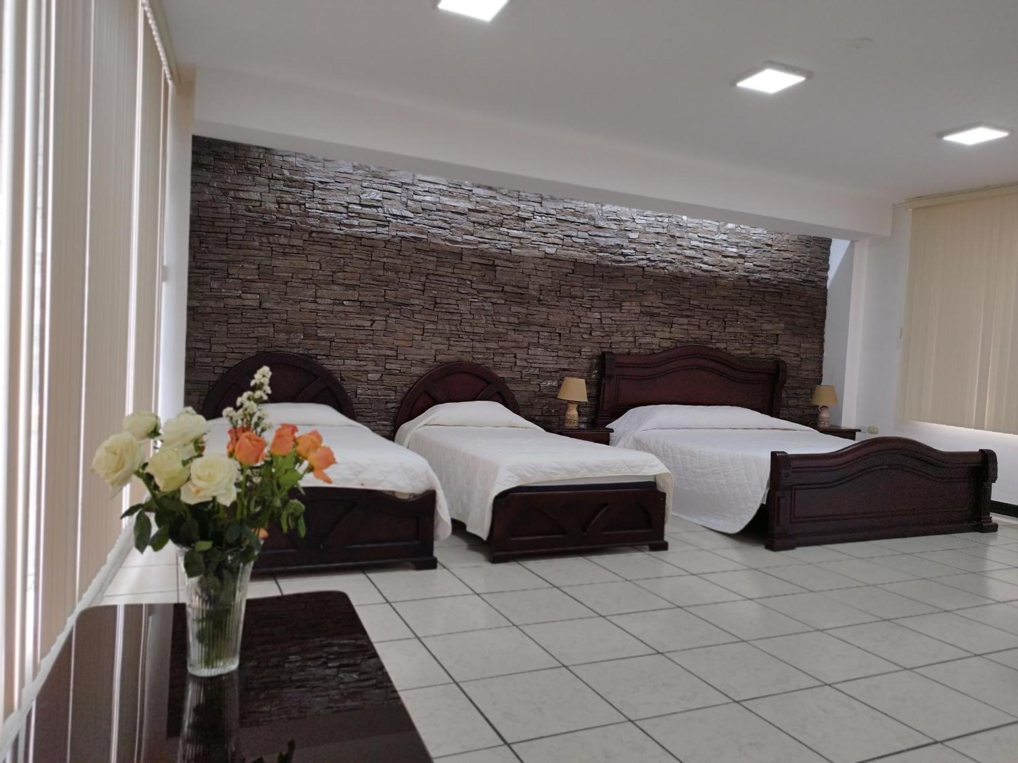 Hotel Puerta Del Sol 산토 도밍고 데 로스 콜로라도스 외부 사진