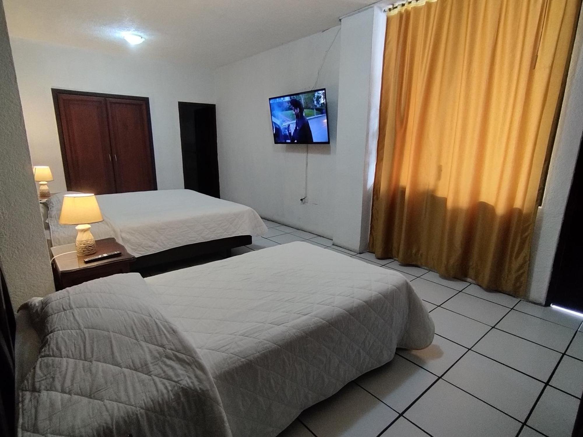Hotel Puerta Del Sol 산토 도밍고 데 로스 콜로라도스 외부 사진