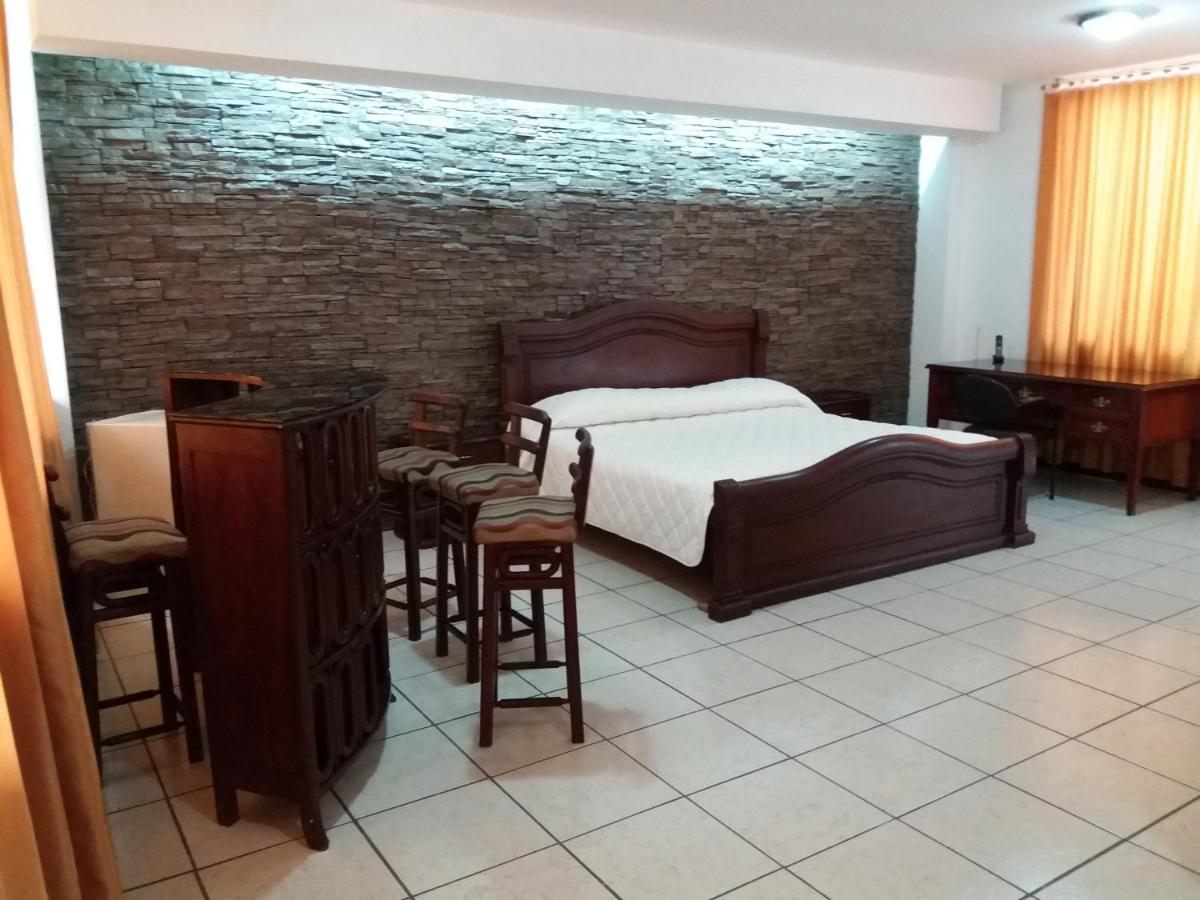 Hotel Puerta Del Sol 산토 도밍고 데 로스 콜로라도스 외부 사진