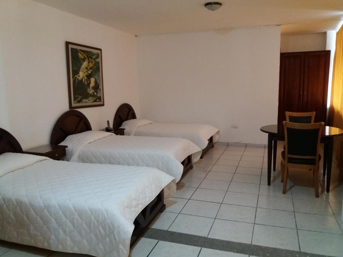 Hotel Puerta Del Sol 산토 도밍고 데 로스 콜로라도스 외부 사진