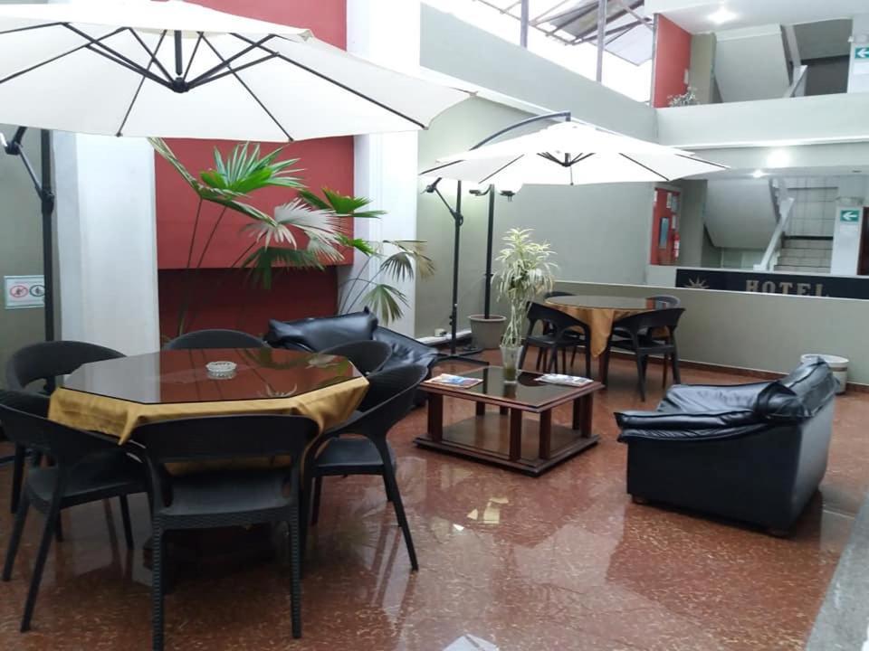 Hotel Puerta Del Sol 산토 도밍고 데 로스 콜로라도스 외부 사진