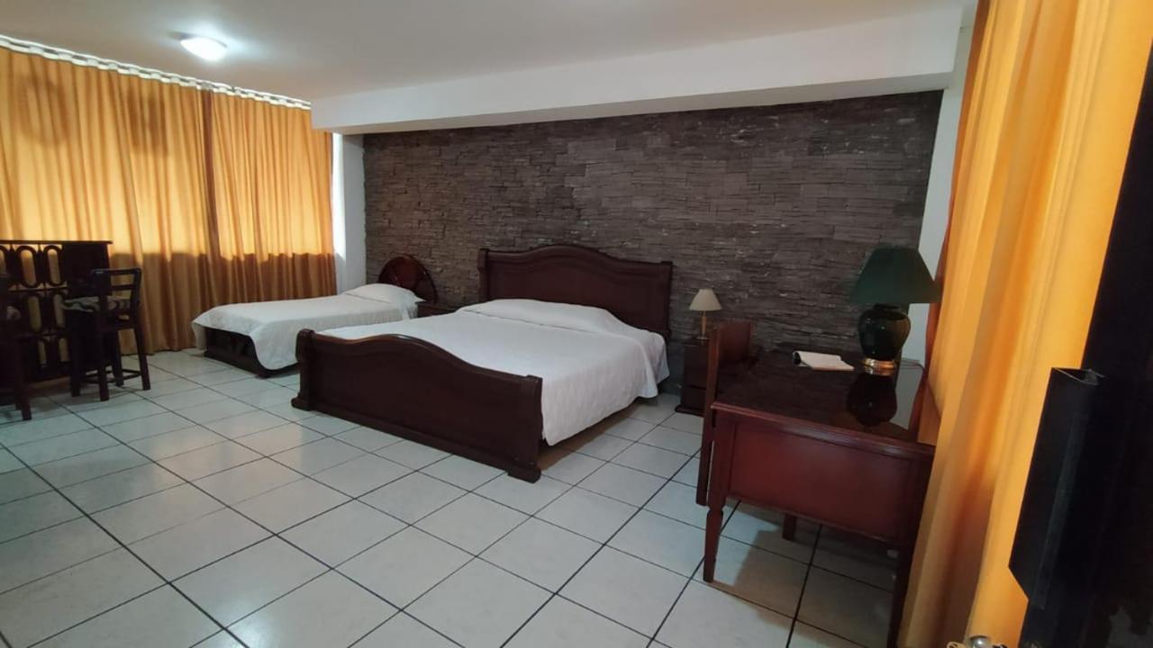 Hotel Puerta Del Sol 산토 도밍고 데 로스 콜로라도스 외부 사진