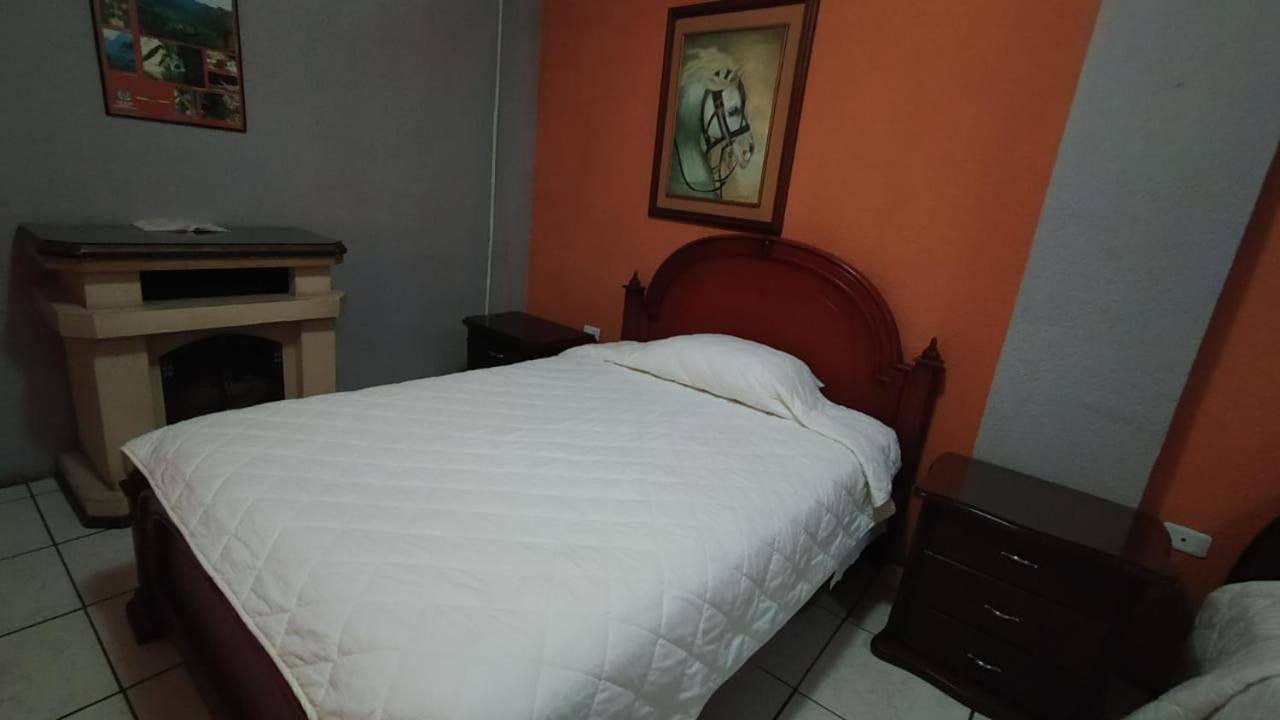 Hotel Puerta Del Sol 산토 도밍고 데 로스 콜로라도스 외부 사진