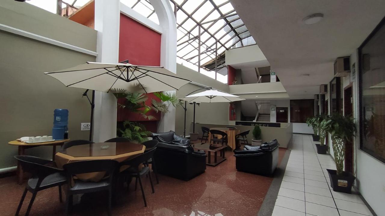 Hotel Puerta Del Sol 산토 도밍고 데 로스 콜로라도스 외부 사진