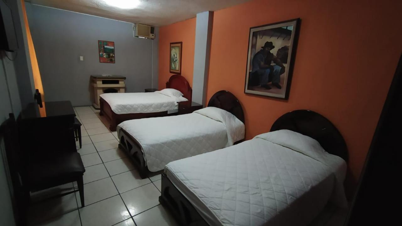 Hotel Puerta Del Sol 산토 도밍고 데 로스 콜로라도스 외부 사진